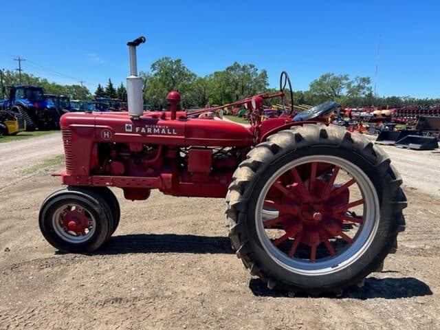 Image of Farmall H equipment image 1