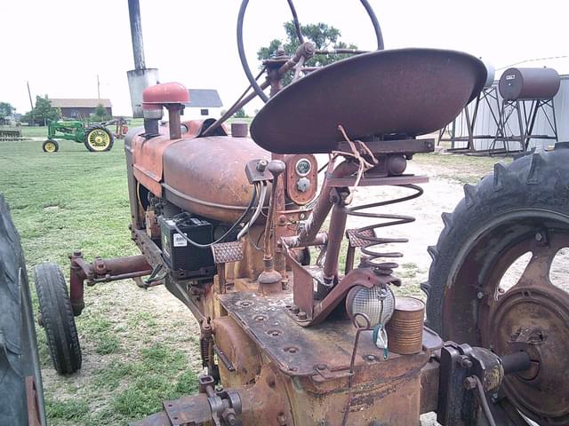 Image of Farmall Super H equipment image 3