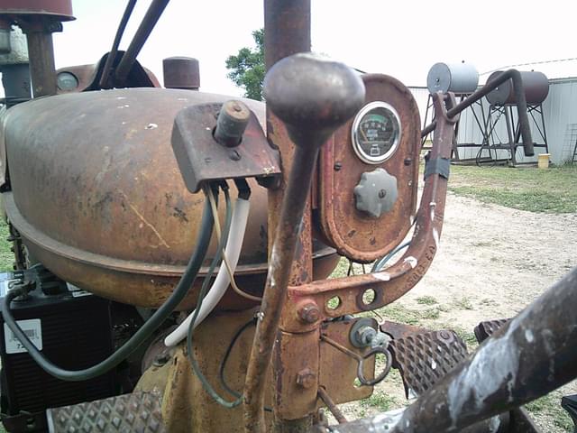 Image of Farmall Super H equipment image 4