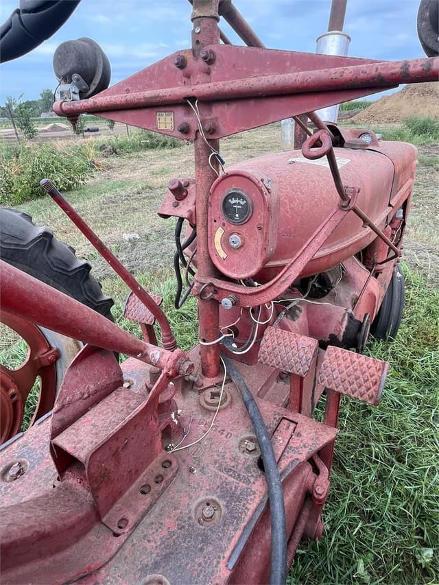 Image of Farmall H equipment image 4
