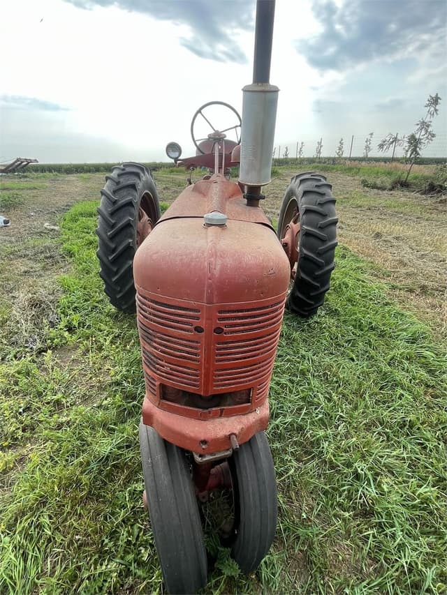 Image of Farmall H equipment image 1
