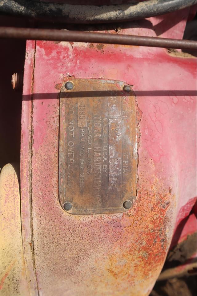 Image of Farmall M equipment image 2