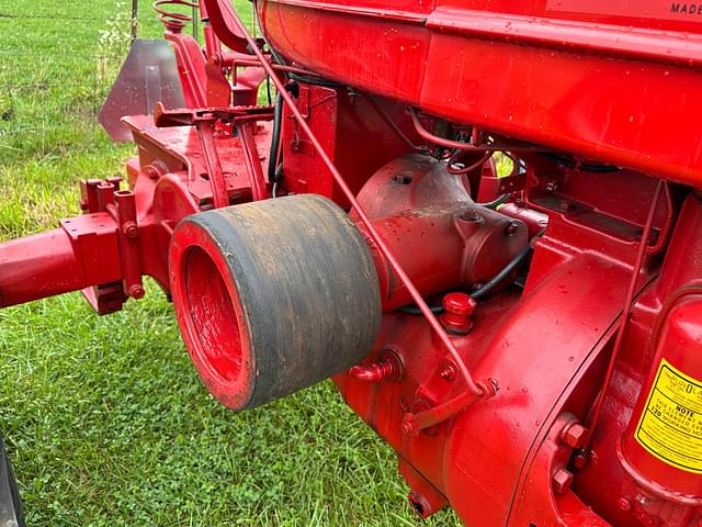 Image of Farmall M equipment image 2