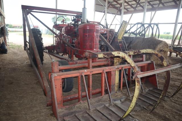 Image of Farmall M equipment image 1