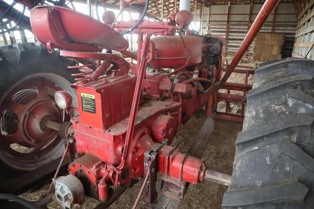 Image of Farmall M equipment image 3