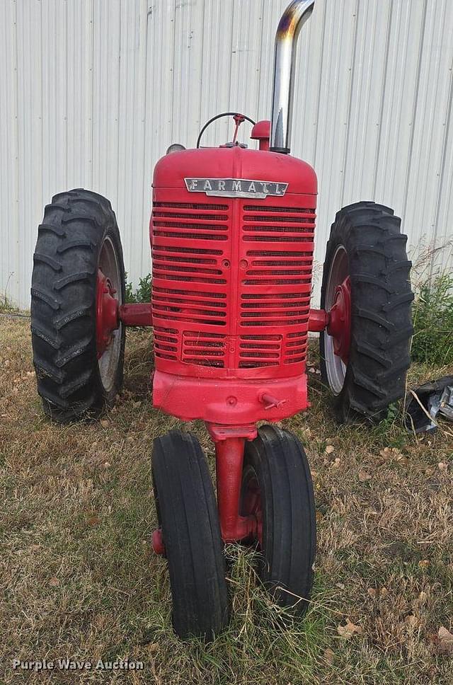 Image of Farmall M equipment image 1