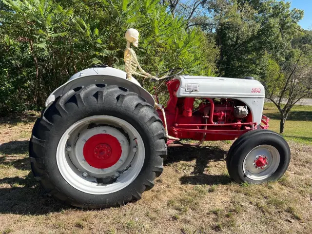 Image of Ford 9N equipment image 2