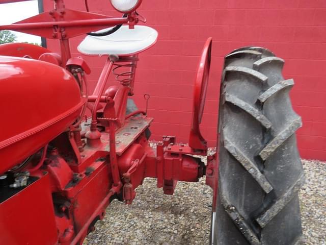 Image of Farmall H equipment image 2