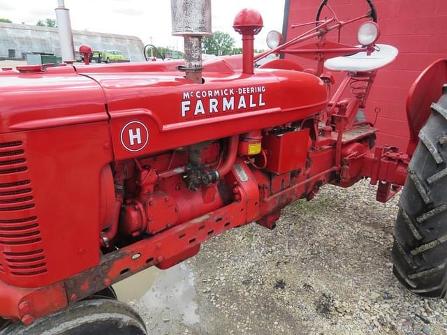 Image of Farmall H equipment image 1