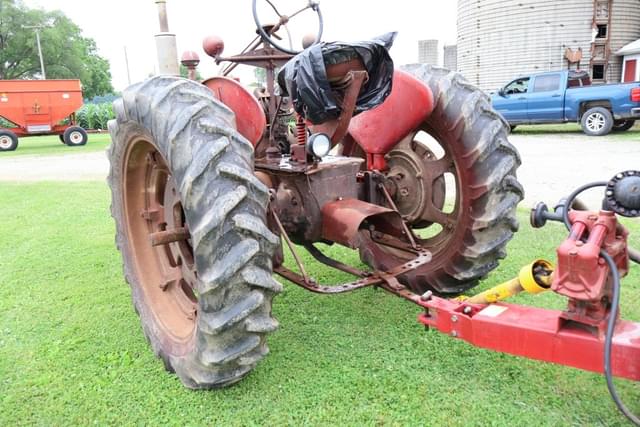 Image of Farmall H equipment image 2