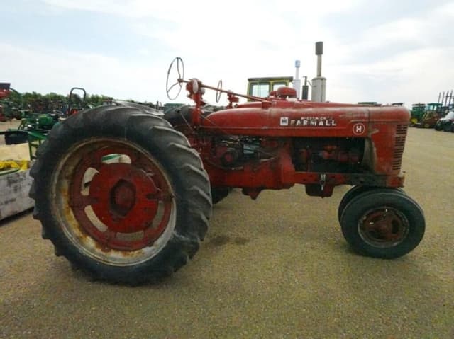 Image of Farmall H equipment image 2