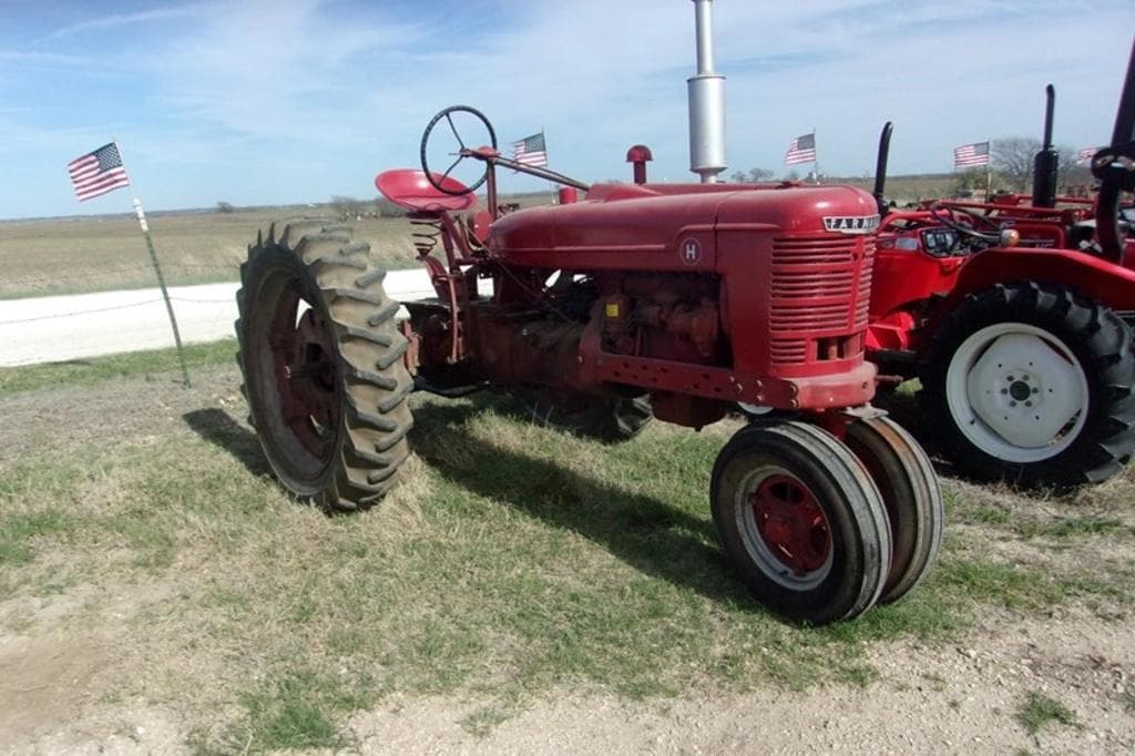Image of Farmall H Image 1