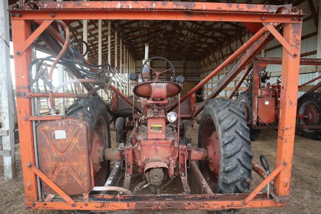 Image of Farmall M equipment image 1