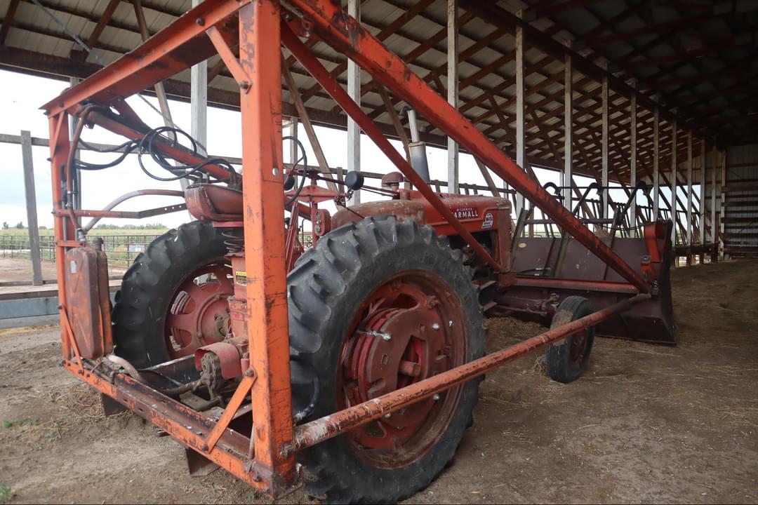 Image of Farmall M Primary image