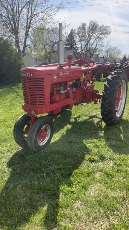 Image of Farmall M equipment image 1