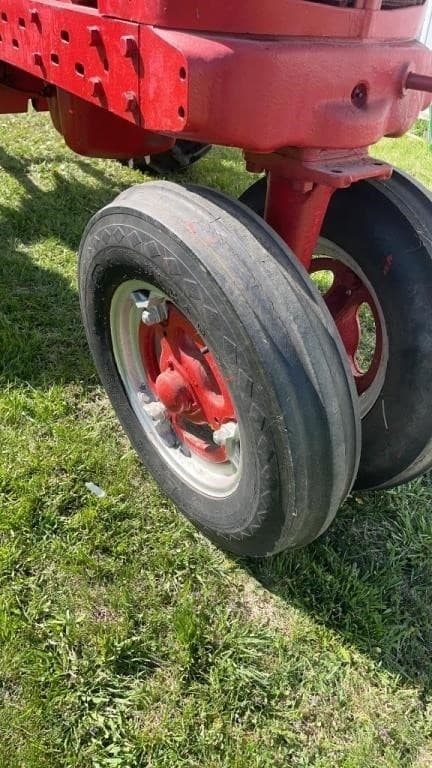 Image of Farmall M equipment image 3