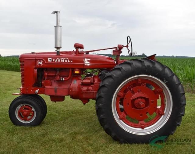 Image of Farmall M equipment image 2