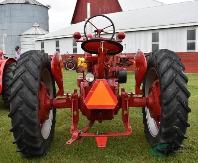 Image of Farmall M equipment image 3