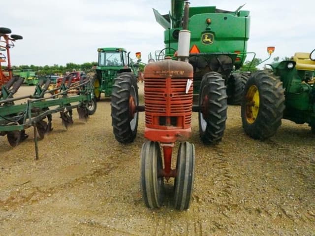 Image of Farmall M equipment image 3