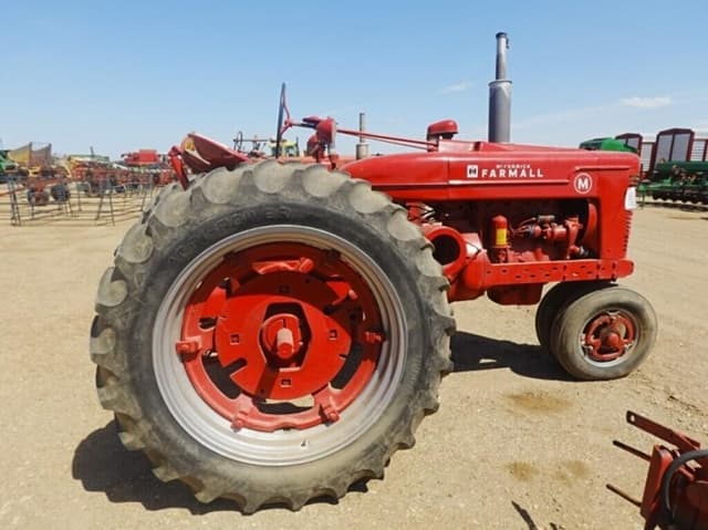 Image of Farmall H equipment image 3