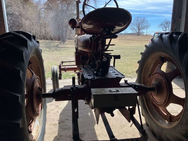 Image of Farmall H equipment image 3