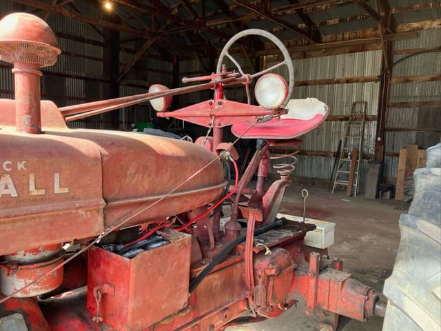 Image of Farmall H equipment image 2