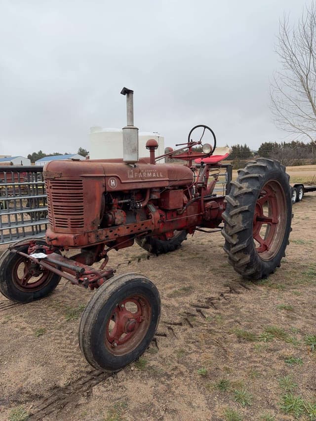 Image of Farmall H equipment image 4