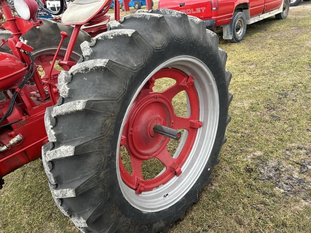 Image of Farmall H equipment image 2
