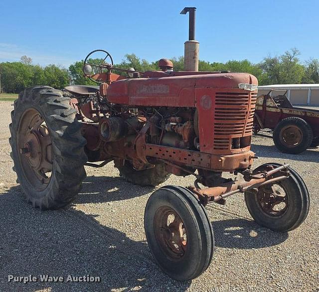 Image of Farmall M equipment image 2