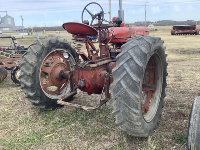 Image of Farmall M equipment image 3