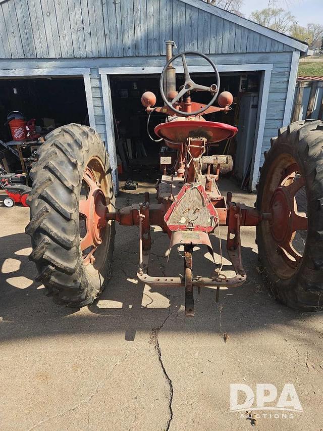 Image of Farmall H equipment image 3