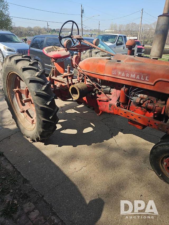 Image of Farmall H equipment image 2