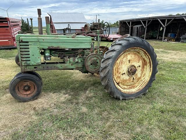 Image of John Deere B equipment image 1