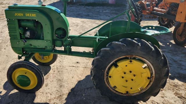 Image of John Deere LA equipment image 1