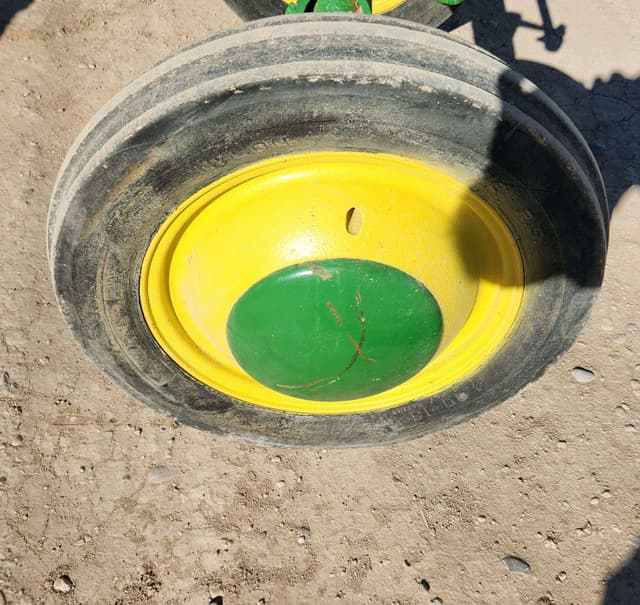 Image of John Deere LA equipment image 3