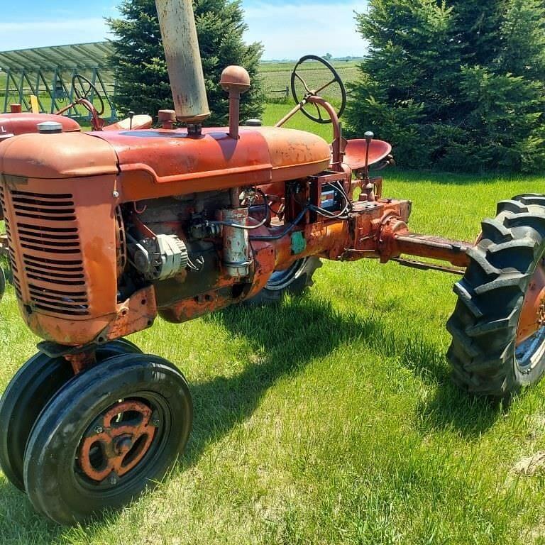 Image of Farmall B Image 0