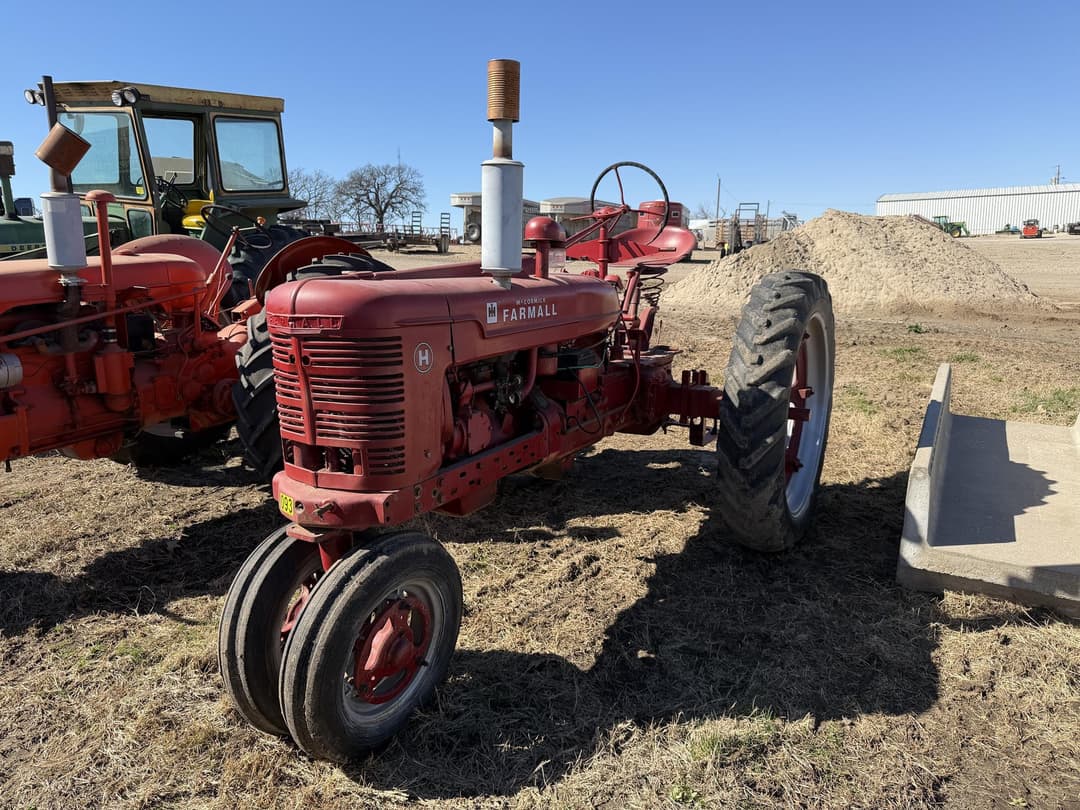 Image of Farmall H Image 0