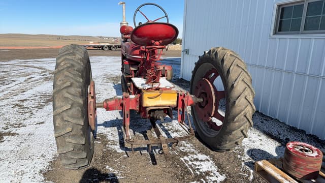 Image of Farmall H equipment image 2