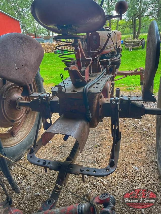 Image of Farmall H equipment image 3