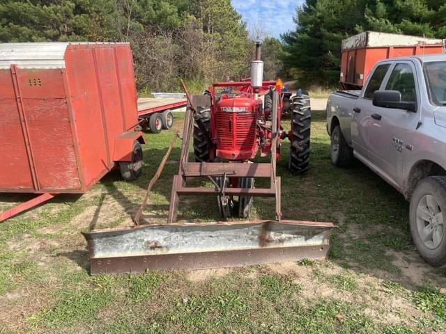 Image of Farmall H equipment image 1