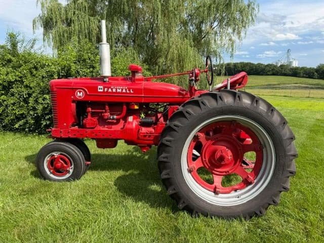 Image of Farmall M equipment image 1