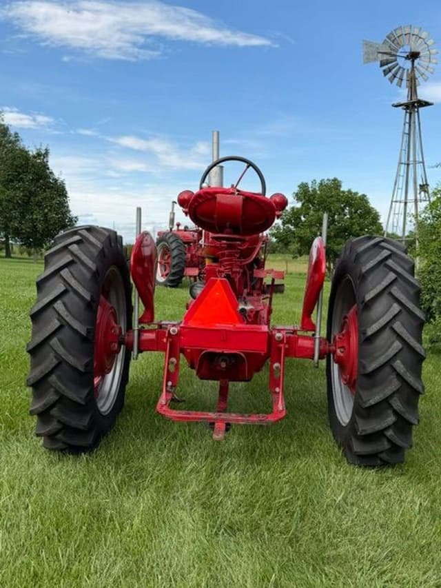 Image of Farmall M equipment image 2