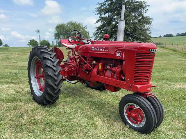 Image of Farmall M equipment image 1