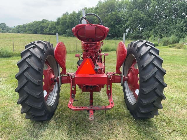 Image of Farmall M equipment image 4