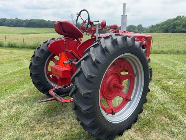 Image of Farmall M equipment image 3