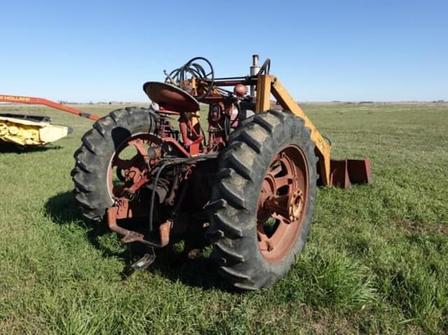 Image of Farmall M equipment image 3