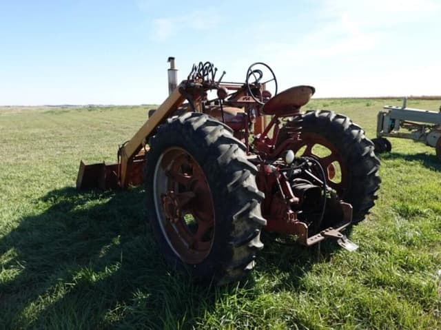 Image of Farmall M equipment image 2