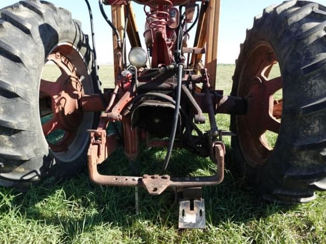 Image of Farmall M equipment image 4