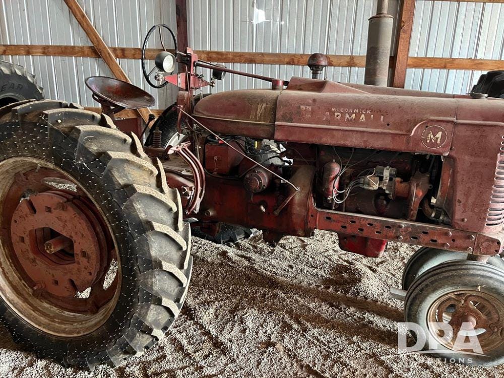 Main image International Harvester M