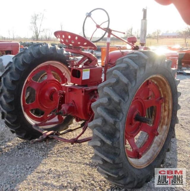 Image of Farmall H equipment image 2